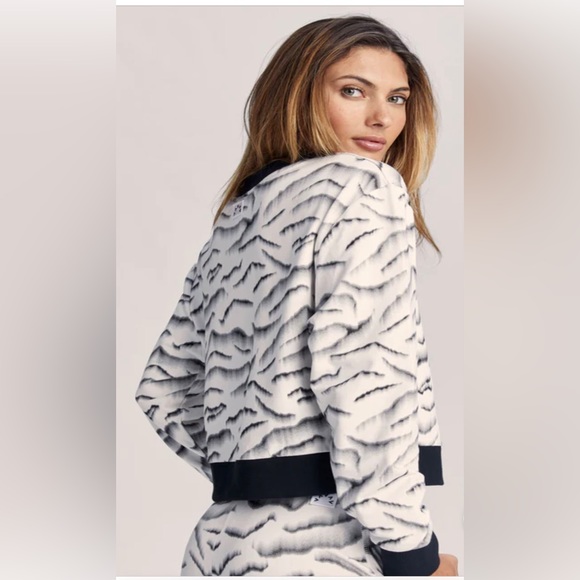 Varley Sawtelle Sweat Top in Blurred Tiger- Size L - Picture 3 of 7